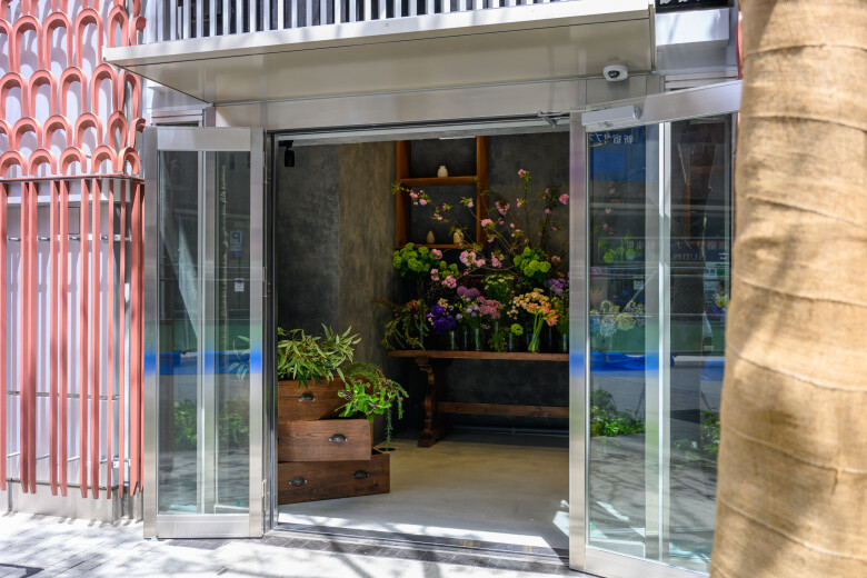 ex.flower shop & laboratory SHINJUKU